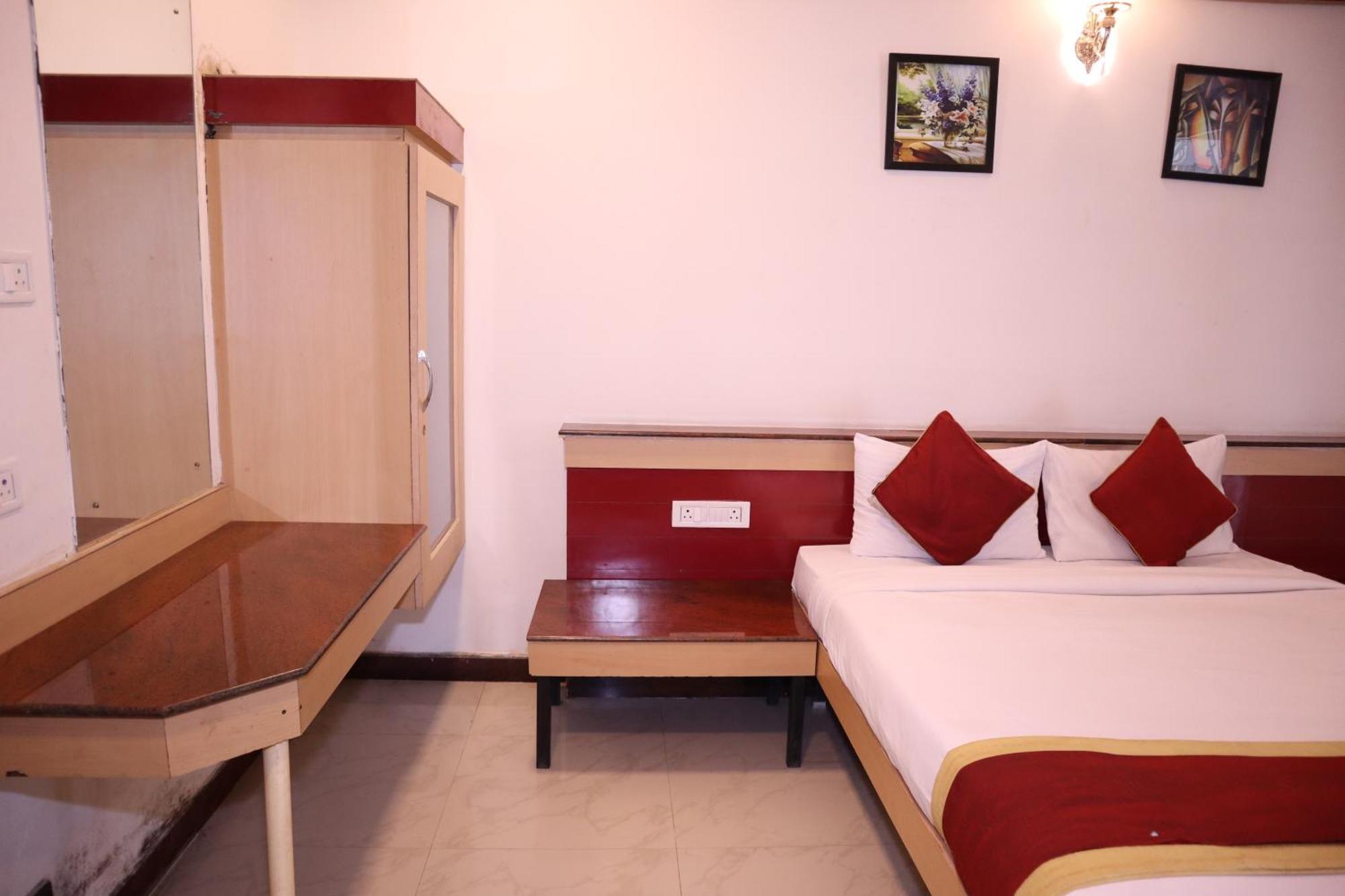 Sri Sai Ram Suites Bangalore Luaran gambar