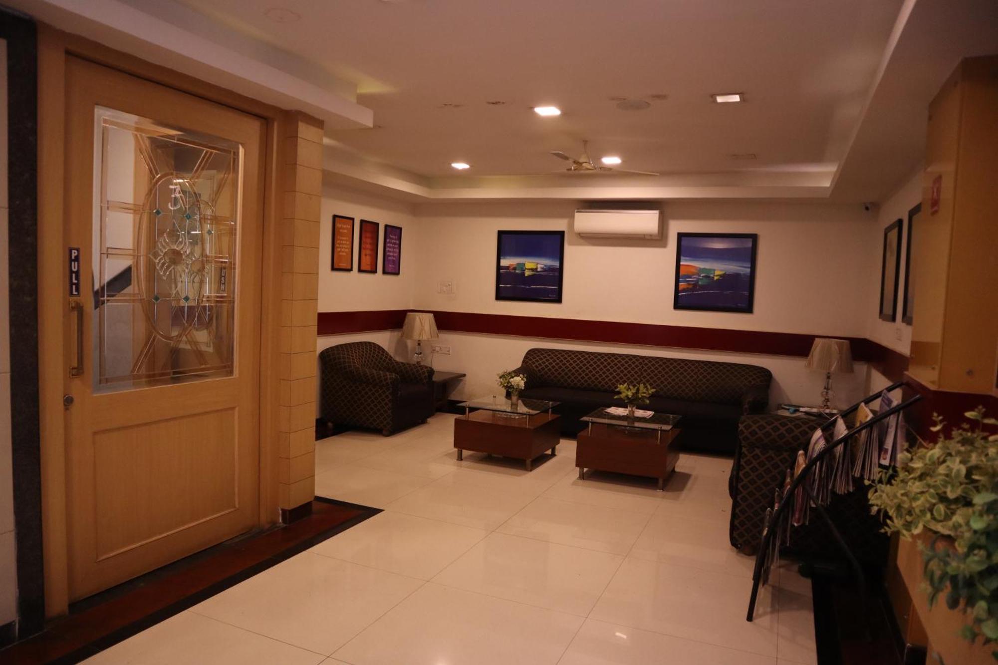 Sri Sai Ram Suites Bangalore Luaran gambar