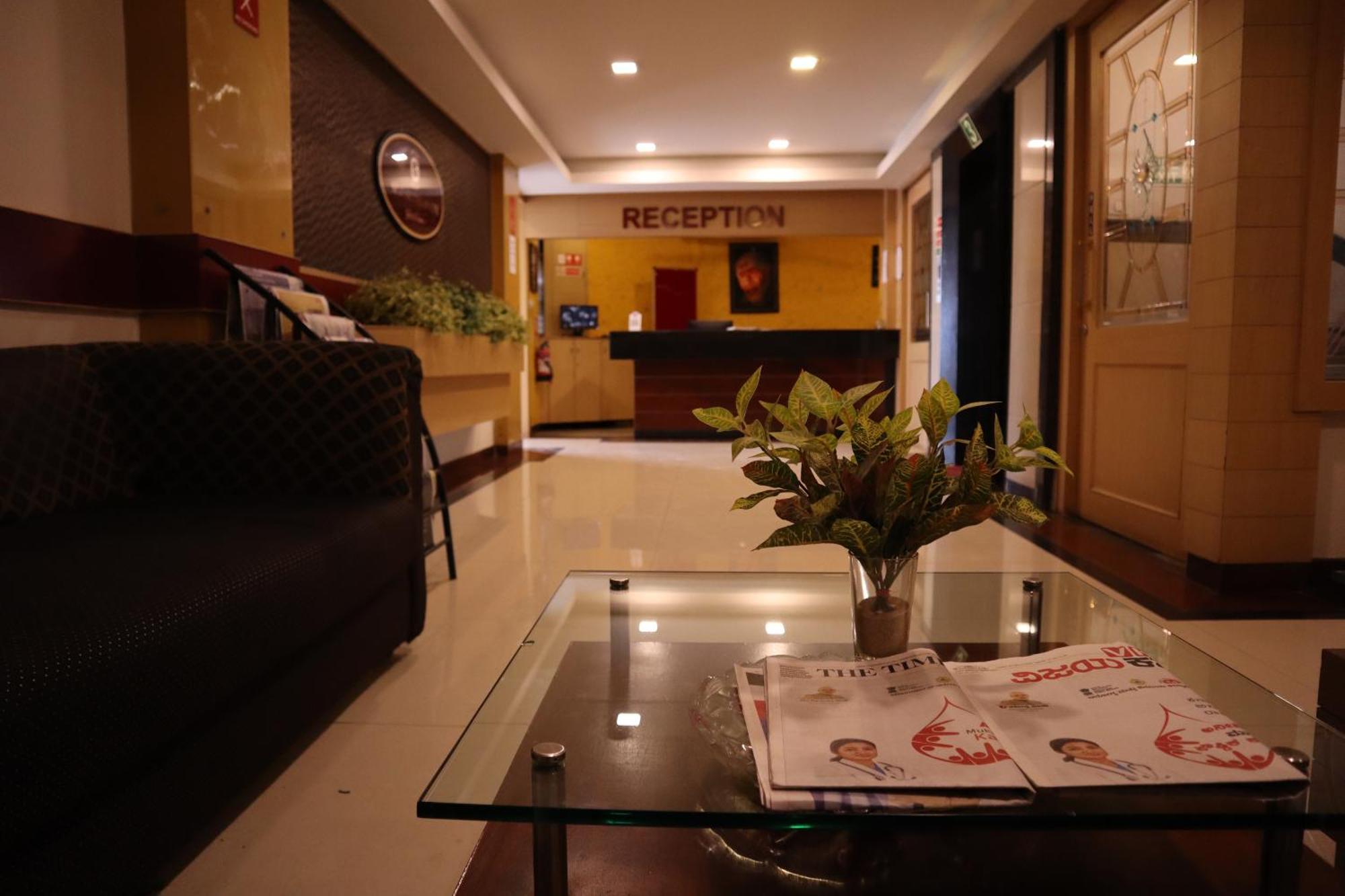 Sri Sai Ram Suites Bangalore Luaran gambar