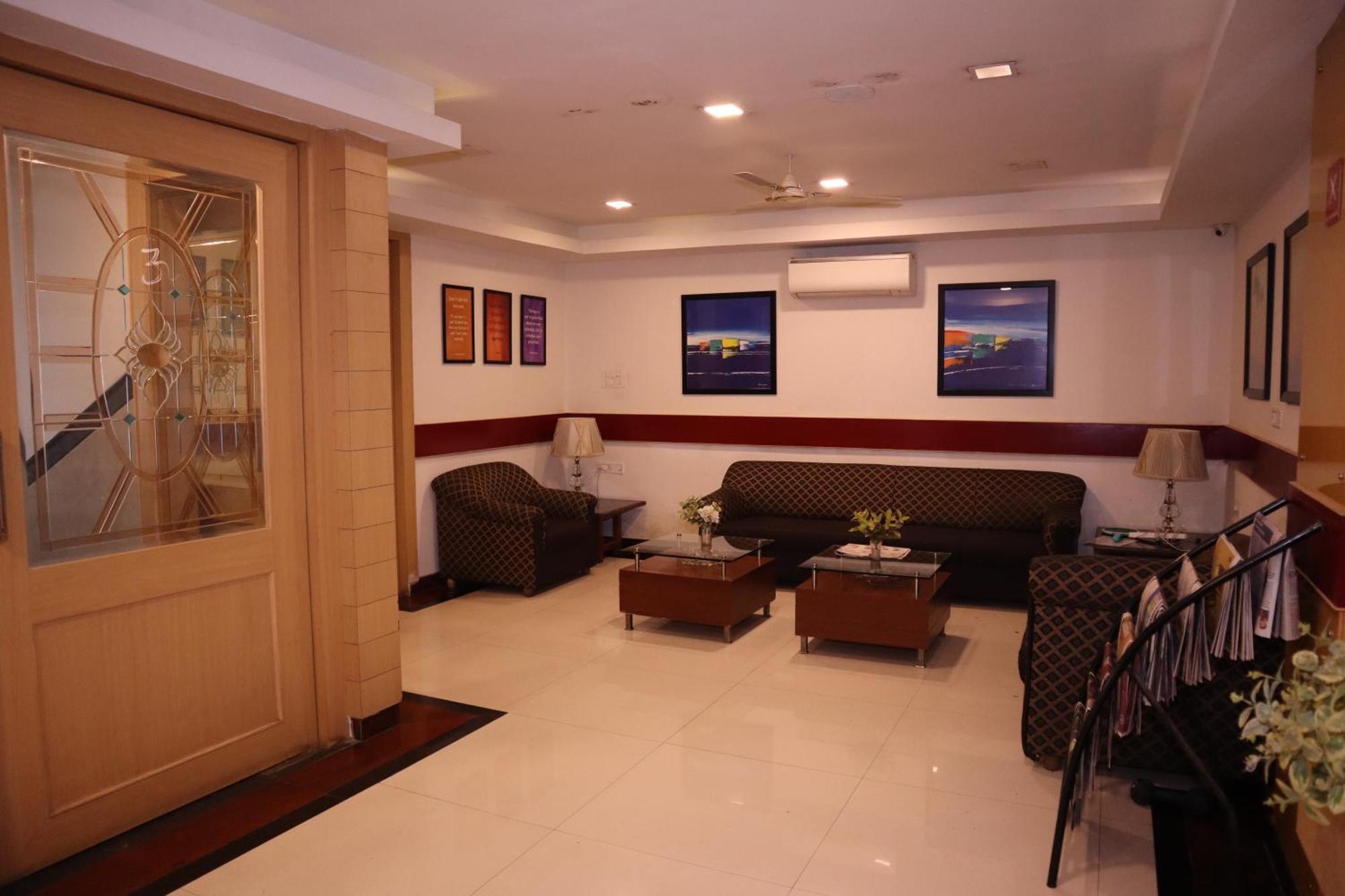 Sri Sai Ram Suites Bangalore Luaran gambar