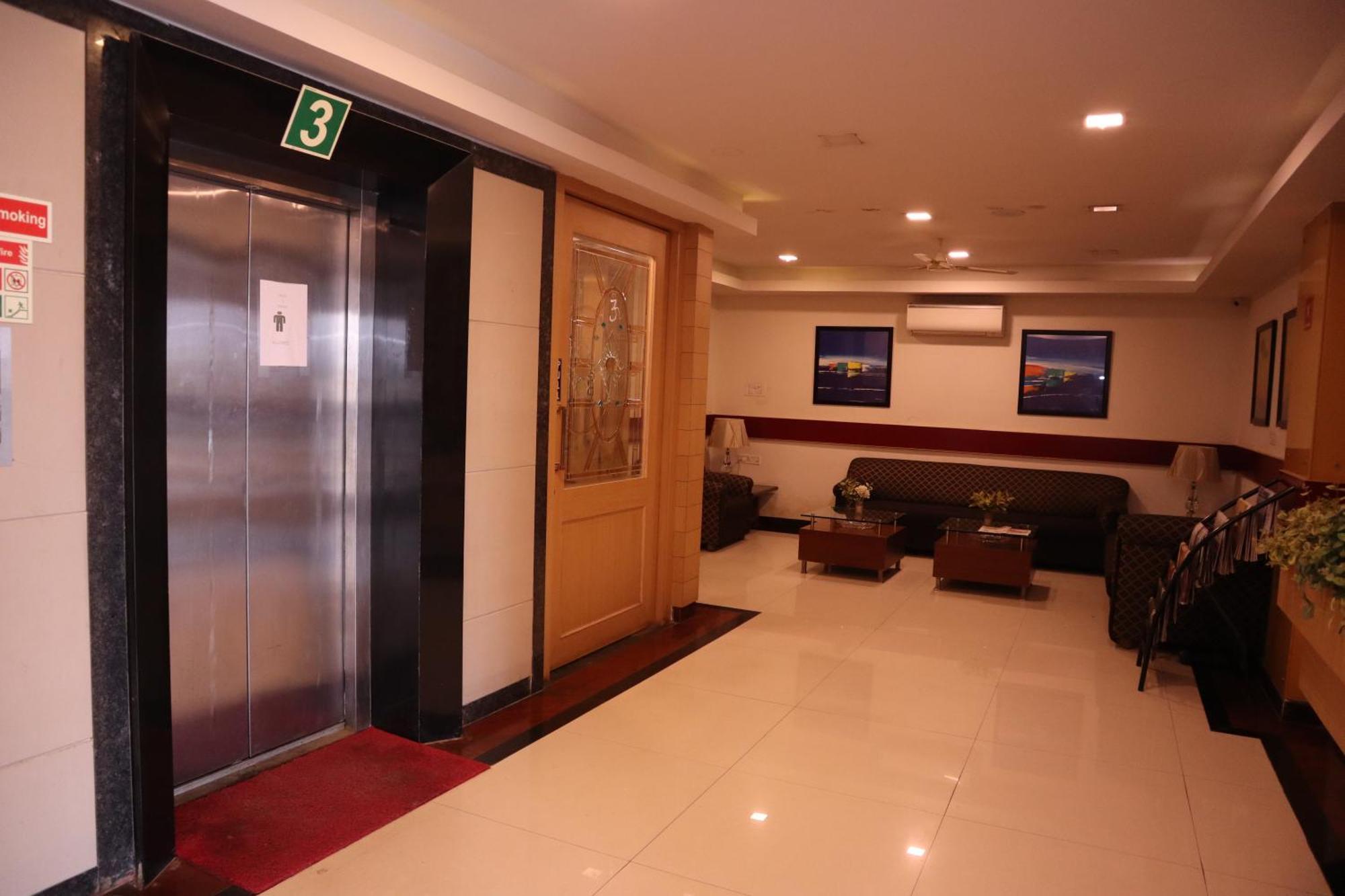 Sri Sai Ram Suites Bangalore Luaran gambar