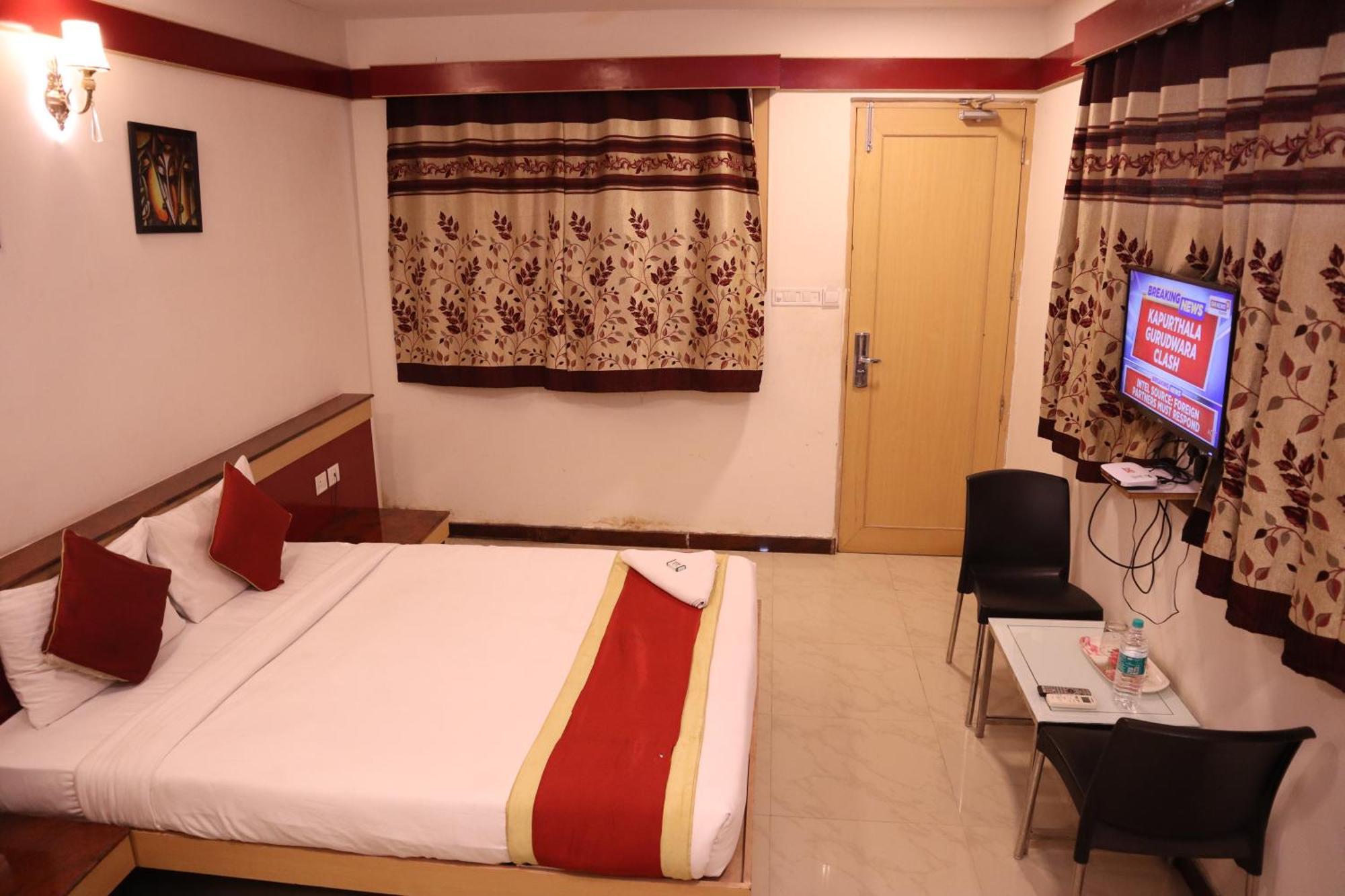 Sri Sai Ram Suites Bangalore Luaran gambar