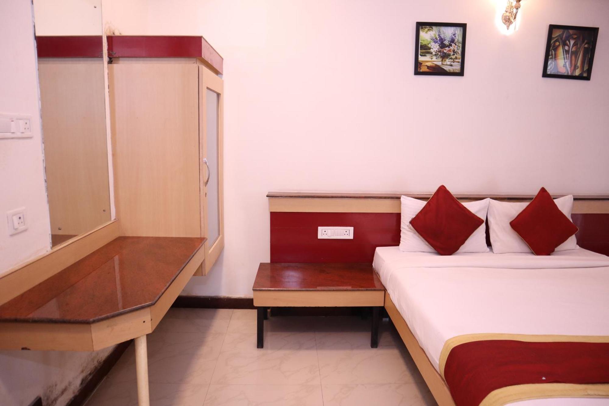 Sri Sai Ram Suites Bangalore Luaran gambar