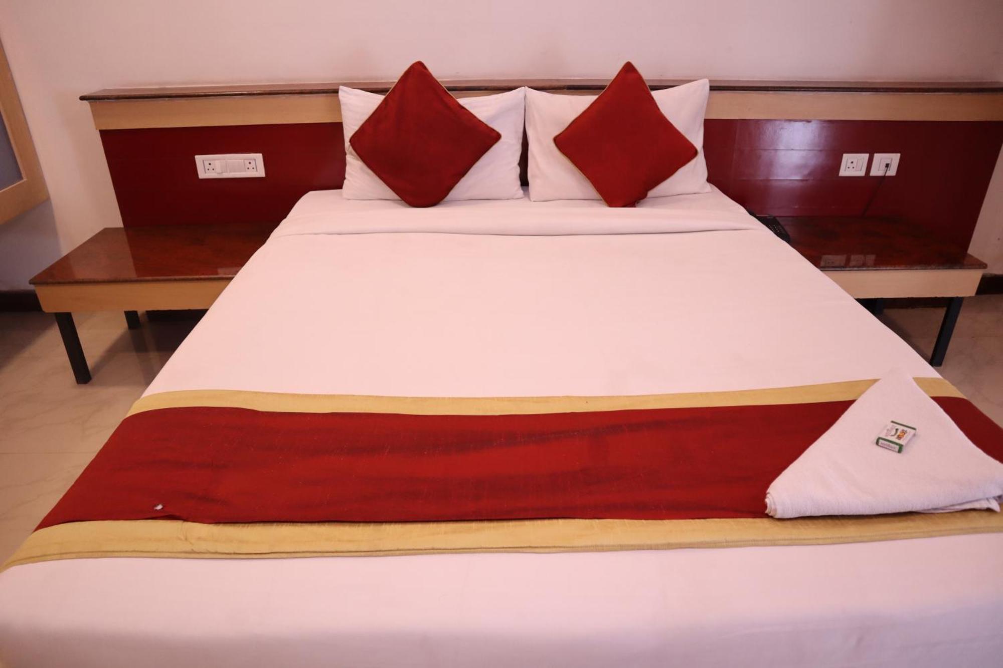 Sri Sai Ram Suites Bangalore Luaran gambar