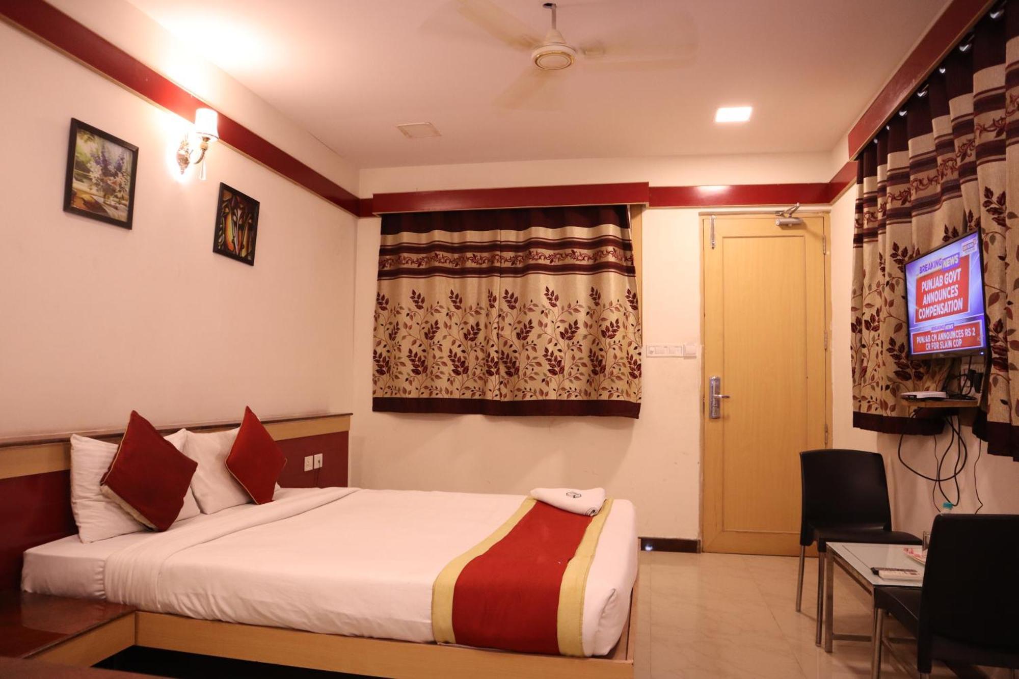 Sri Sai Ram Suites Bangalore Luaran gambar