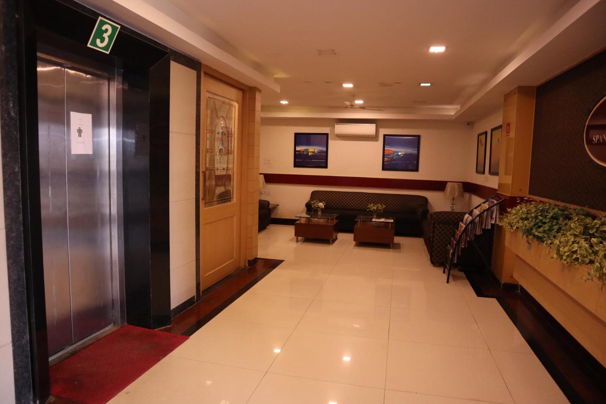 Sri Sai Ram Suites Bangalore Luaran gambar