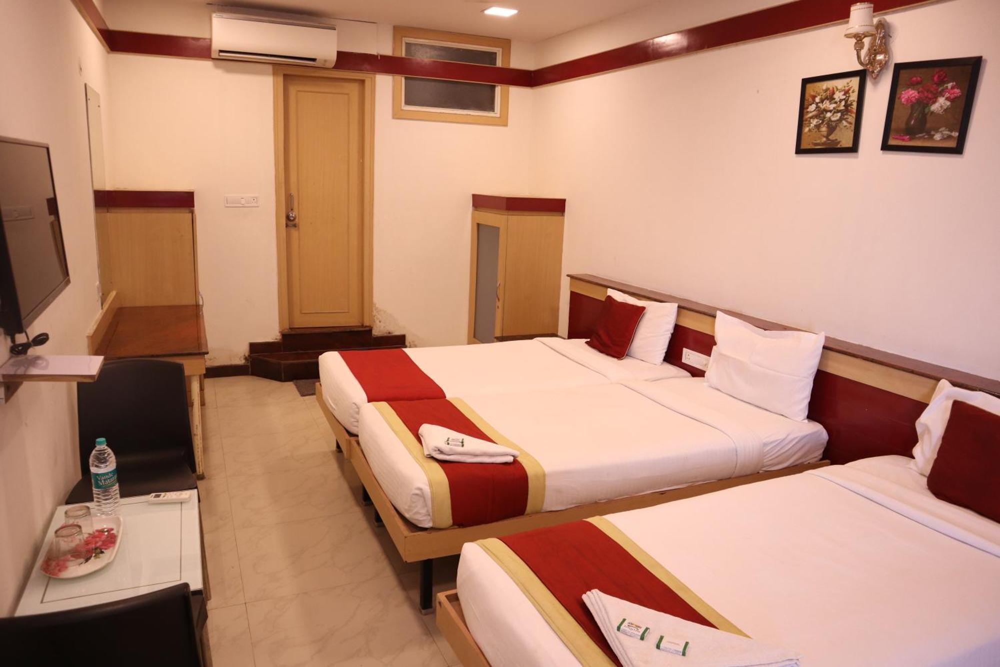 Sri Sai Ram Suites Bangalore Luaran gambar