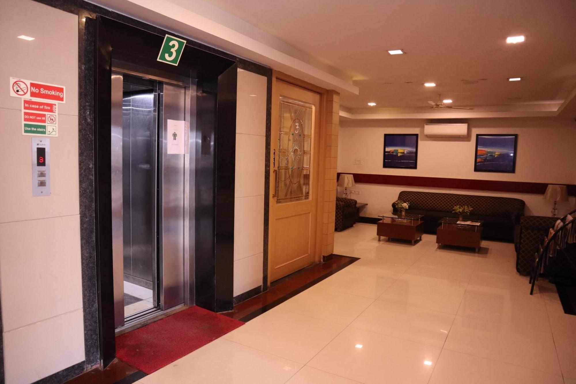 Sri Sai Ram Suites Bangalore Luaran gambar