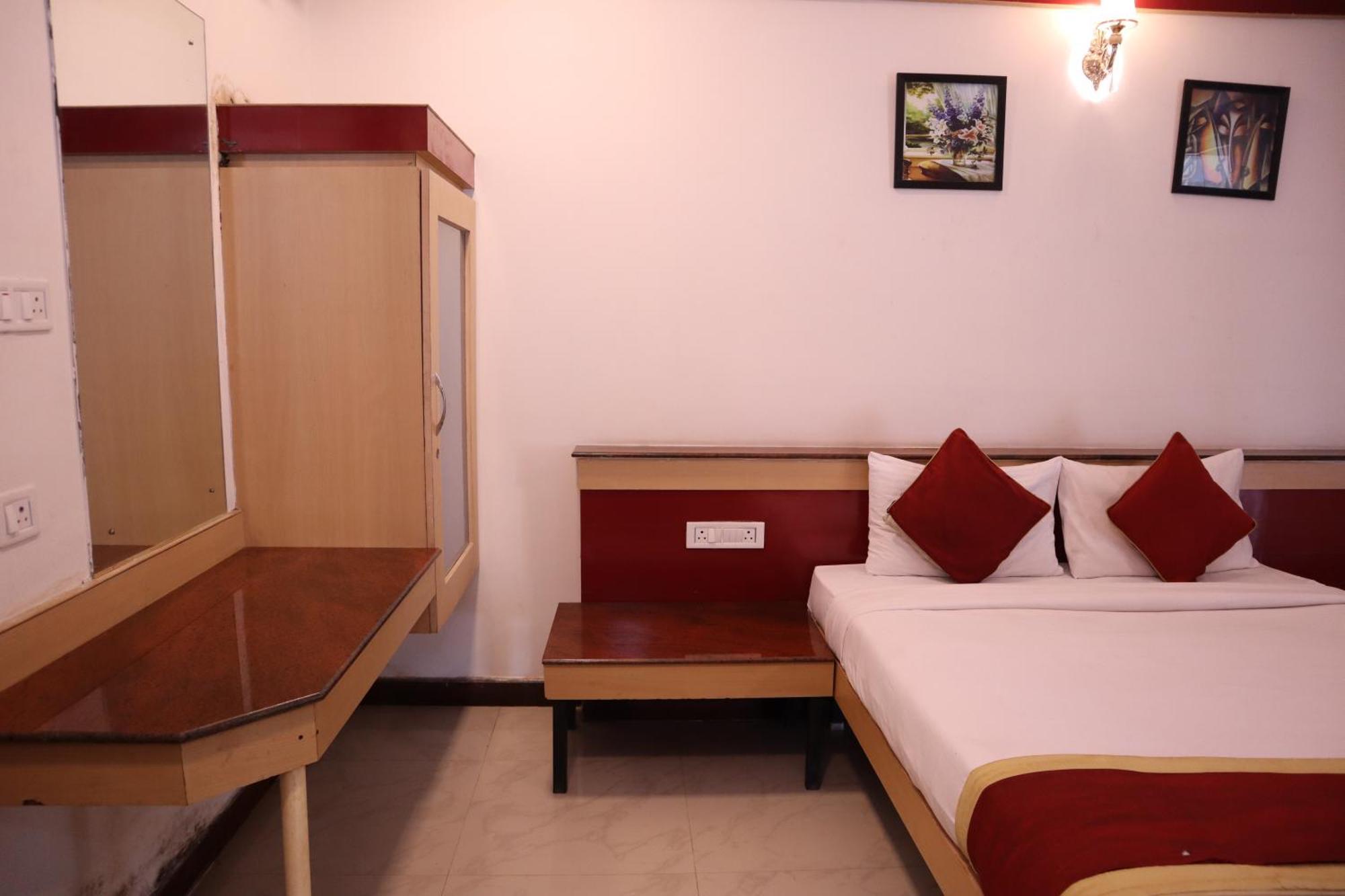 Sri Sai Ram Suites Bangalore Luaran gambar