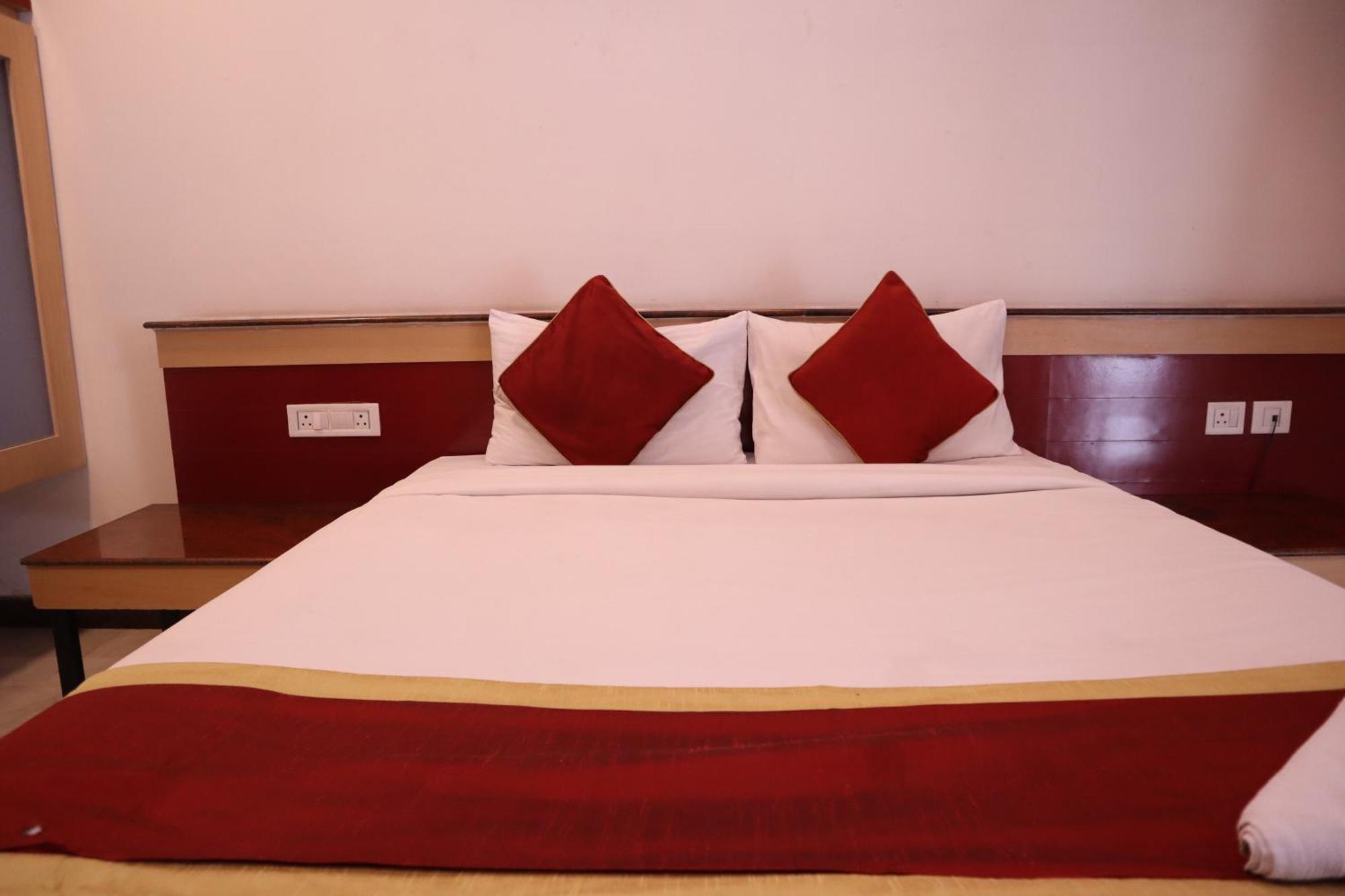 Sri Sai Ram Suites Bangalore Luaran gambar