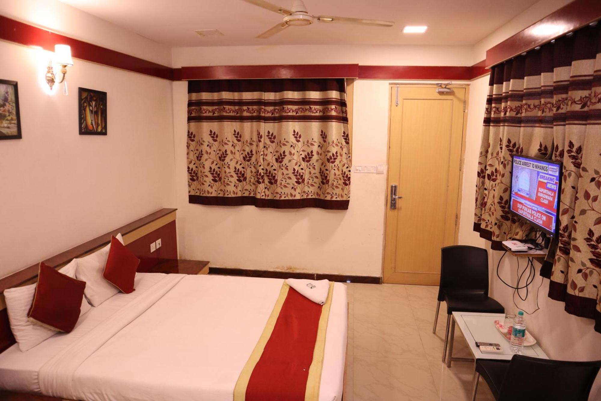 Sri Sai Ram Suites Bangalore Luaran gambar